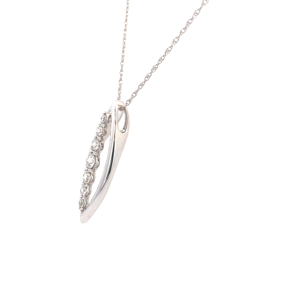 Graduating Diamond Pendant in White Gold