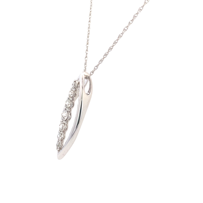 Graduating Diamond Pendant in White Gold